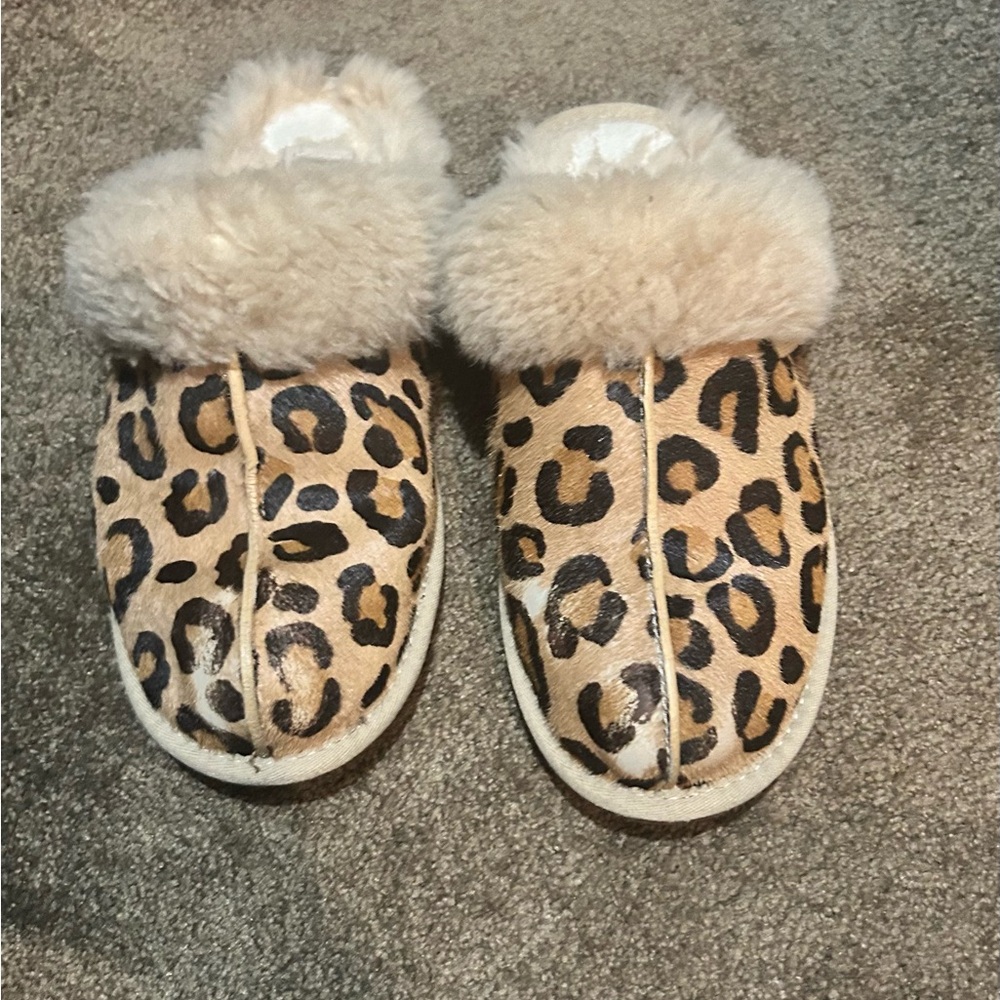 UGG Tan and Brown Leopard Print Slippers with Faux Fur